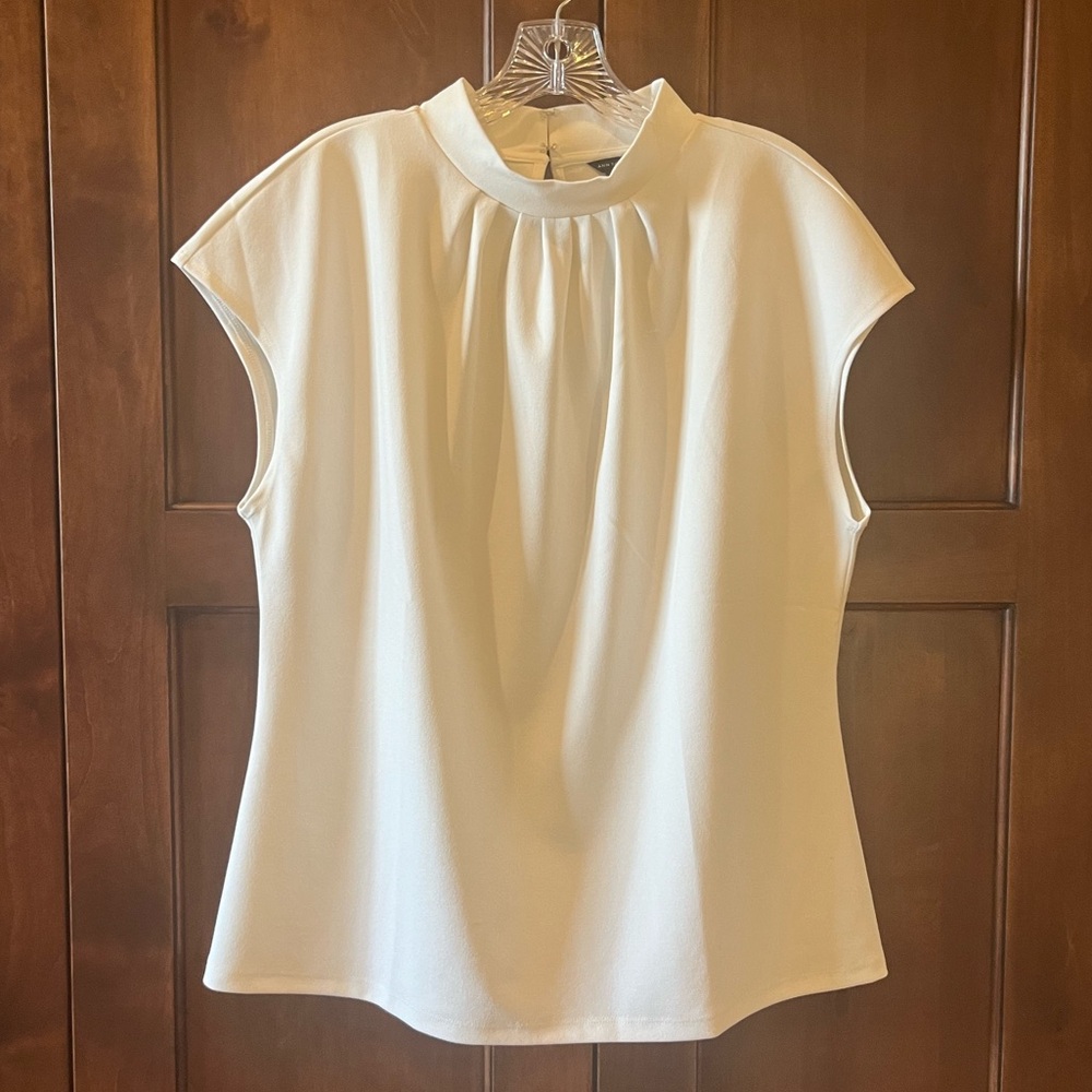 Ann Taylor NWOT Cream Blouse, Sleeveless with Gathered Collar Detail, Size XL
